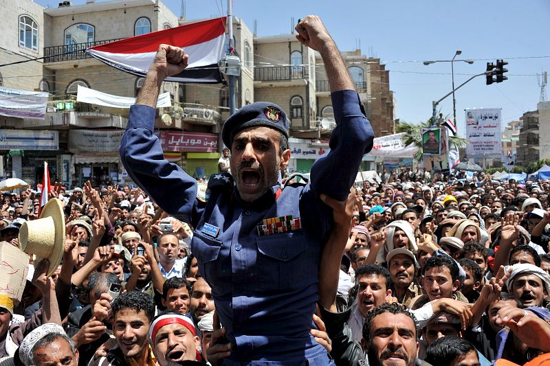 El régimen de Yemen, muy debilitado por las dimisiones y la desobediencia de parte del Ejército