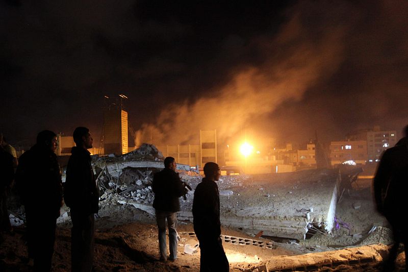 Israel bombardea Gaza en respuesta por el lanzamiento de cohetes desde la Franja