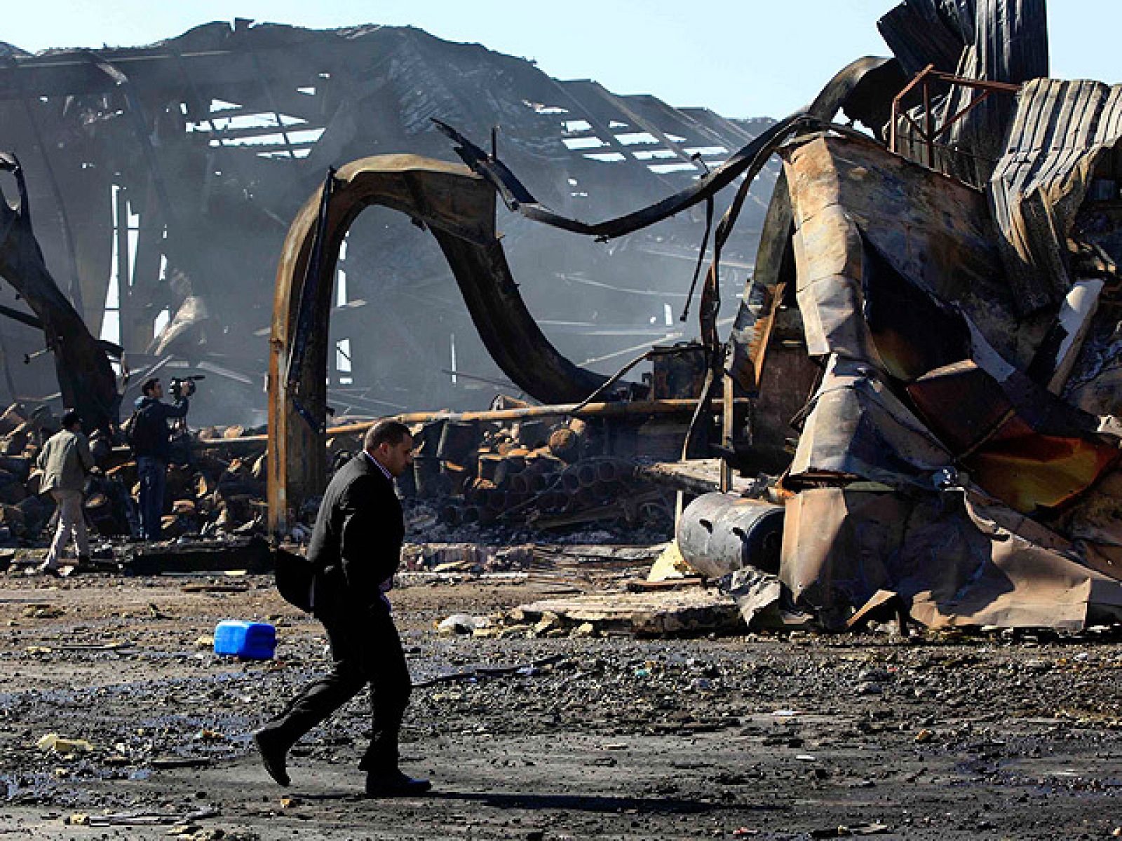 Francia propone una "dirección política" de las operaciones en Libia