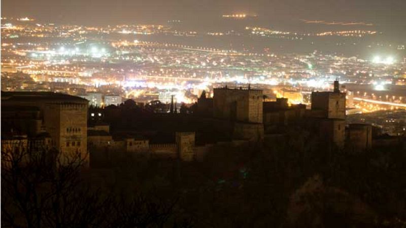 Más de 160 ciudades españolas apagan sus luces durante "La hora del planeta"