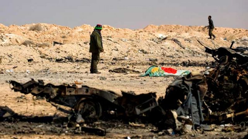 Los rebeldes libios avanzan hacia el oeste mientras las tropas de Gadafi castigan Misrata