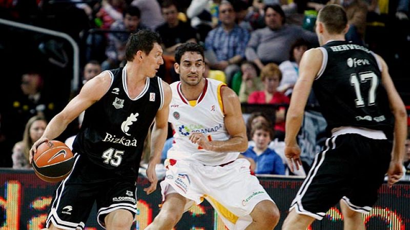 El Bizkaia Bilbao Basket levanta cabeza ganando al Granada