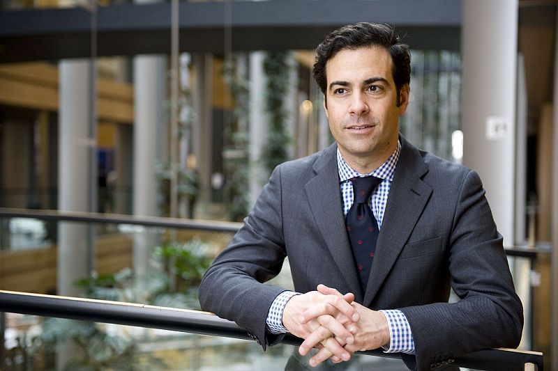 Un eurodiputado del PP acordó enmendar una ley a petición de un grupo de presión