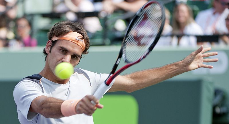 Federer fulmina a Mónaco y pasa a octavos