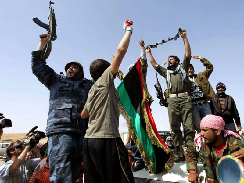 La resistencia de los pro-Gadafi en Sirte obliga a los rebeldes a retroceder hasta Ben Yauad