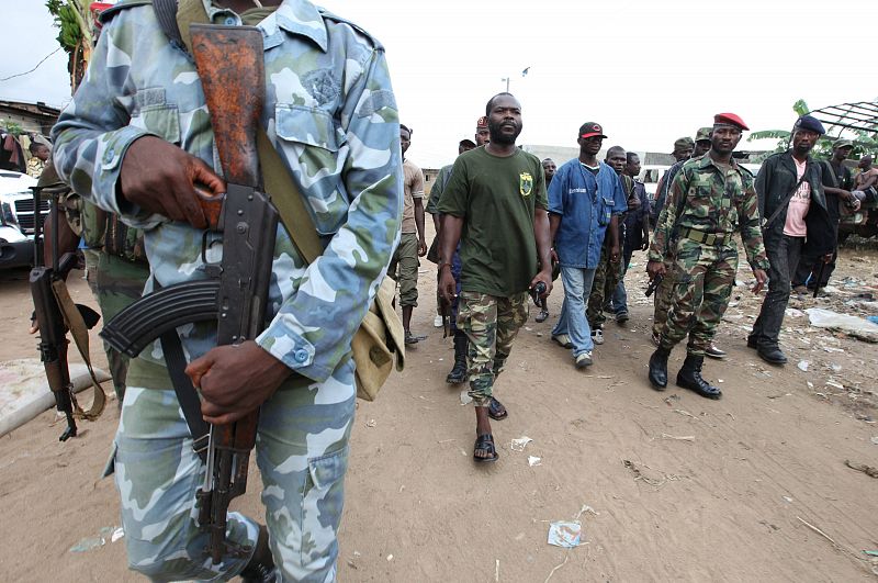 Al menos 100.000 civiles aislados por la extensión de los combates en Costa de Marfil