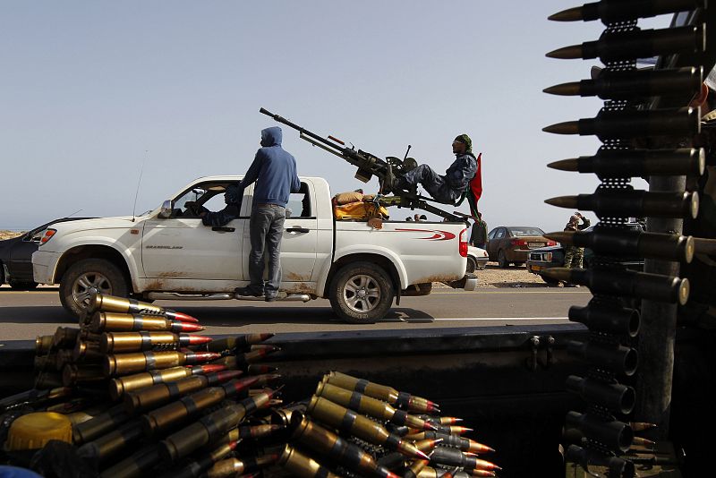 EE.UU. se plantea armar a los rebeldes libios pese a que sospecha que hay militantes de Al Qaeda