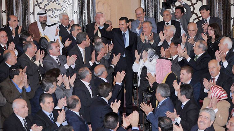 Asad achaca las revueltas a una "conspiración" y niega que las reformas sean prioritarias en Siria