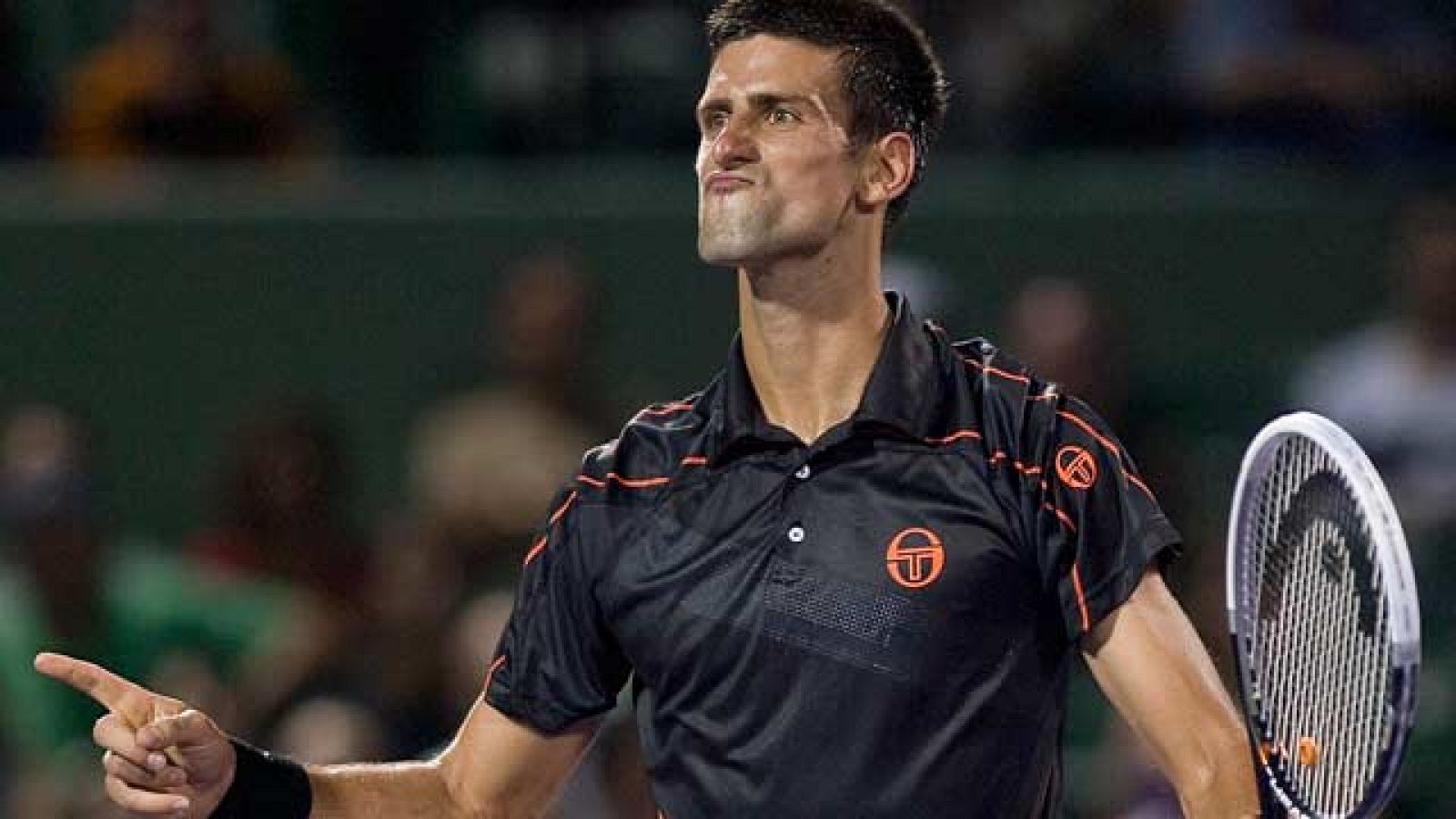 El tenista serbio Novak Djokovic ya está en semifinales de Miami después de deshacerse de Kevin Anderson por 6-4 y 6-2. Peor suerte ha corrido David Ferrer, que ha caido eliminado del torneo por Mardy Fish.