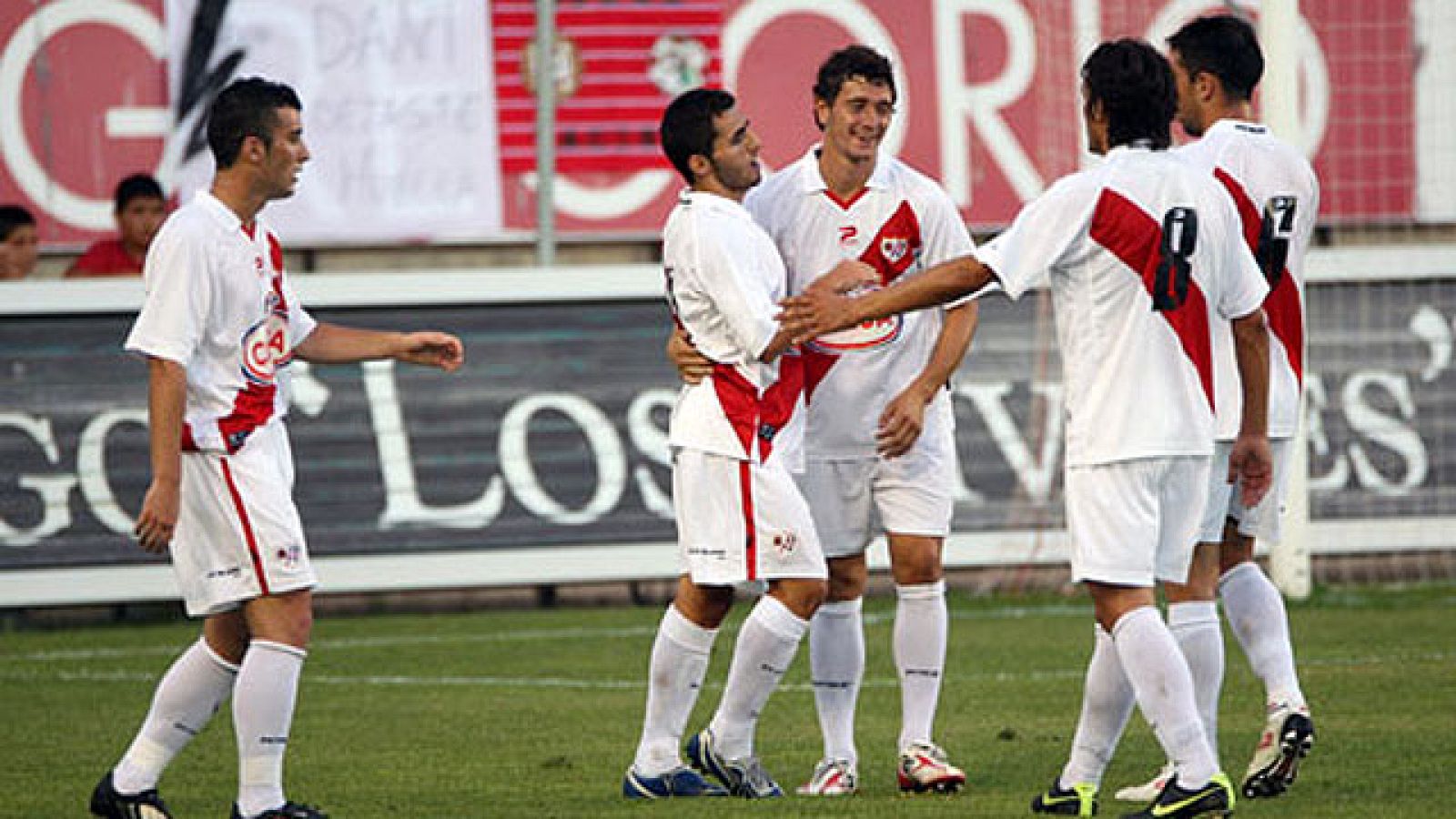 Los jugadores del Rayo Vallecano han decidido después del entrenamiento de este jueves y de una reunión con la AFE que sí jugarán en Valladolid ante las consecuencias negativas que la no comparecencia tendría para el equipo, y ante las noticias que h