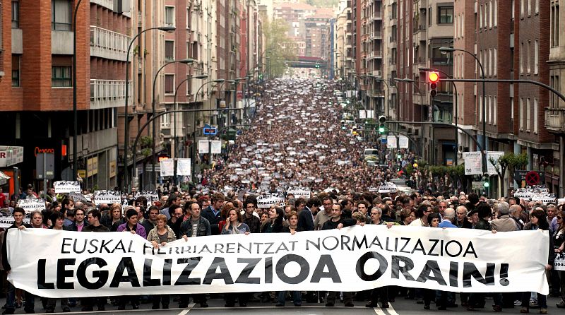 Miles de personas piden en Bilbao la legalización de Sortu
