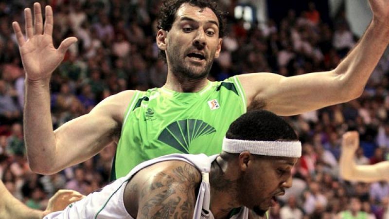 El Unicaja humilla al DKV Joventut