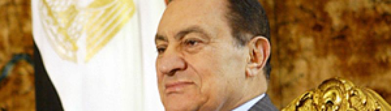 La cúpula militar egipcia niega que Hosni Mubarak haya salido del país rumbo a Alemania