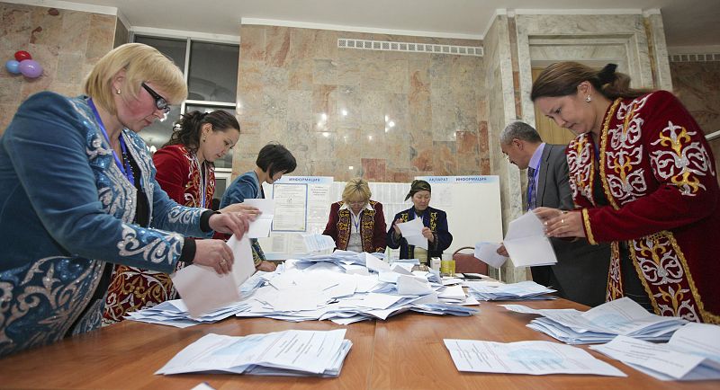 Nazarbáyev, reelegido presidente de Kazajistán con el 95,5 % de los votos