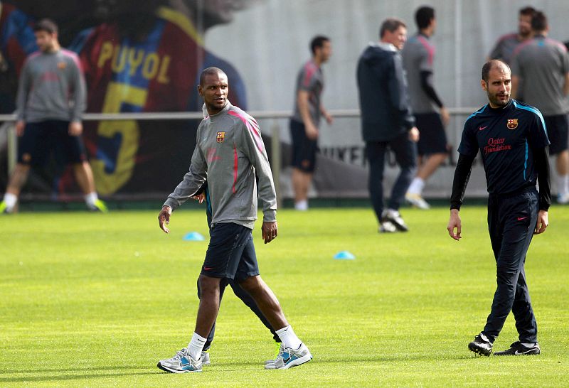 Abidal vuelve a vestirse de corto y pasea por la Ciudad Deportiva
