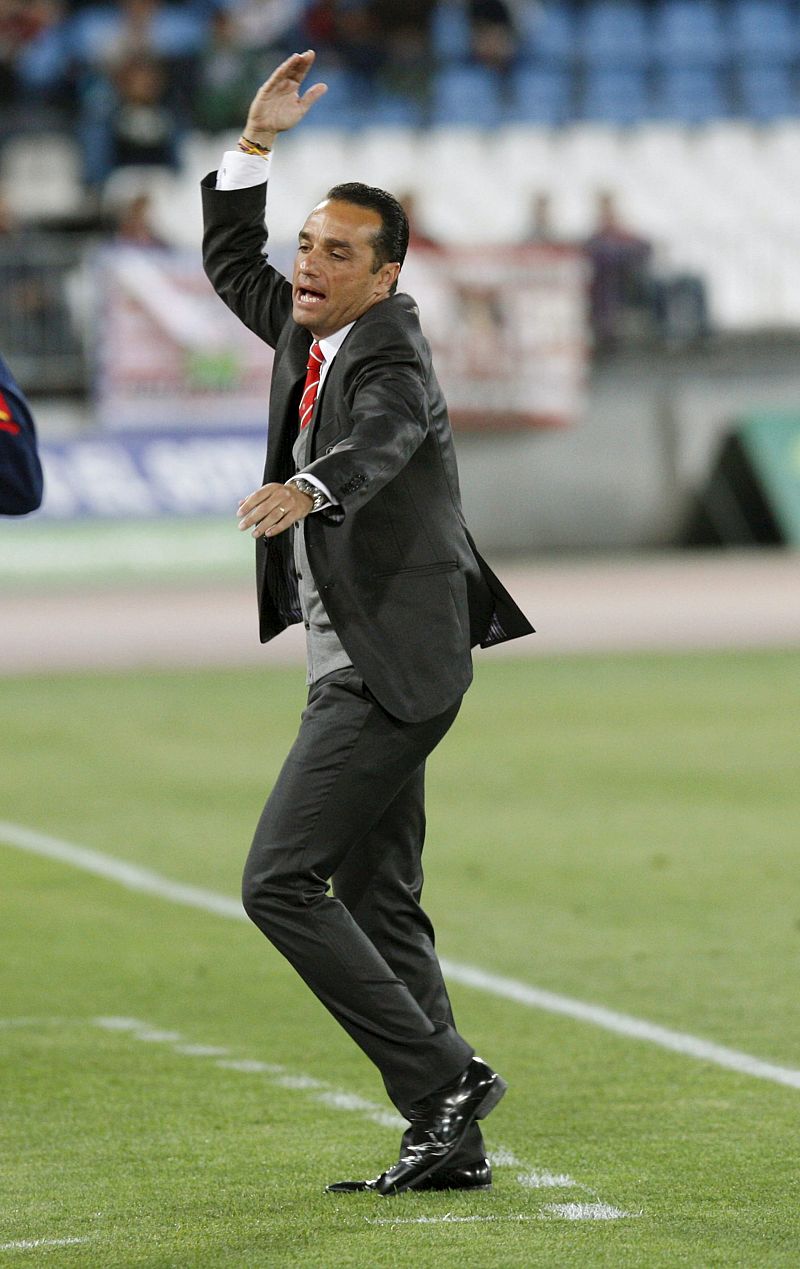 El Almería intenta salvarse con la destitución de José Luis Oltra