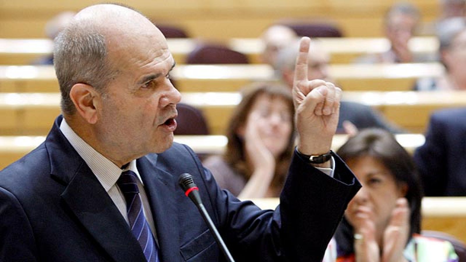 Chaves reta al PP a acudir a la Justicia si cree que su hijo ha cometido irregularidades