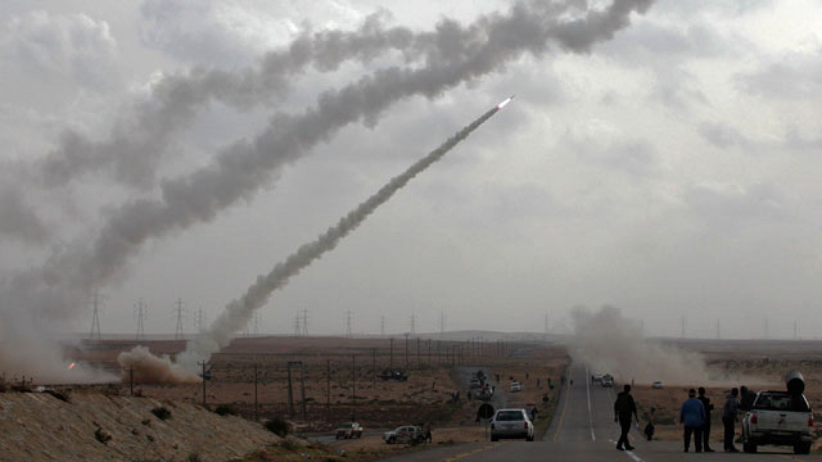 Los rebeldescritican a la OTAN y comienzan a vender su petróleo