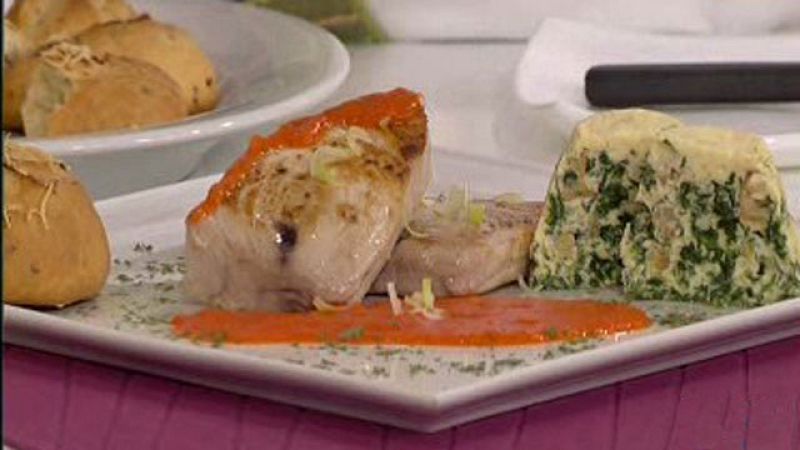 Lomo de atún con salsa de piquillo y pastel de espinacas (08/04/11)