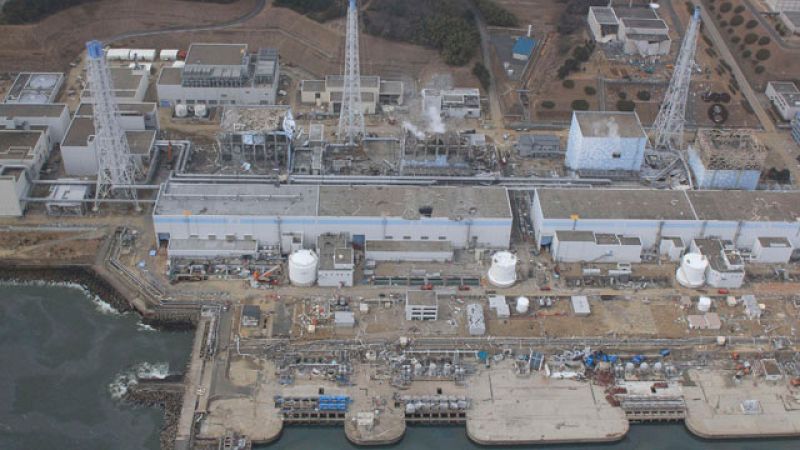 Tepco construye un muro de acero para frenar radiación al mar de Fukushima