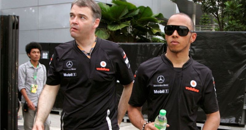 Alonso y Hamilton, sancionados con veinte segundos por el incidente entre ambos