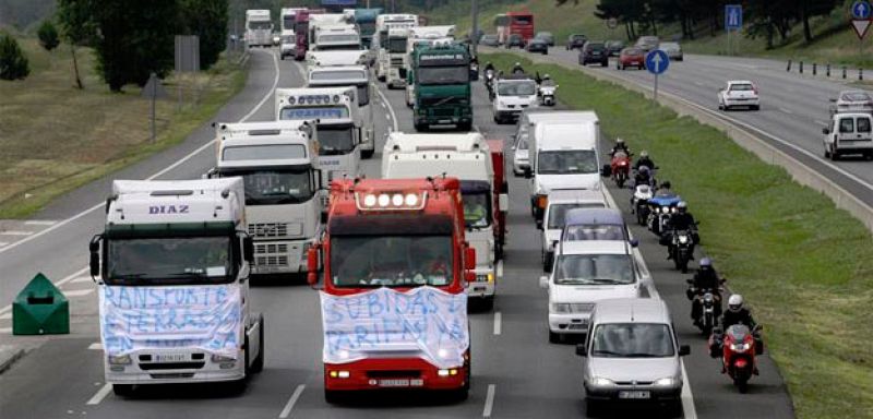 Los transportistas autónomos convocan un paro indefinido a partir del viernes