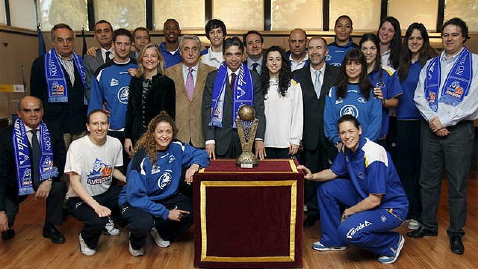 Las campeonas de la Euroliga, de homenaje | Ver