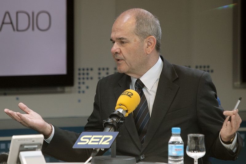 Chaves reclama "unidad" en torno a Griñán que "es y será" el candidato a la Junta en 2012