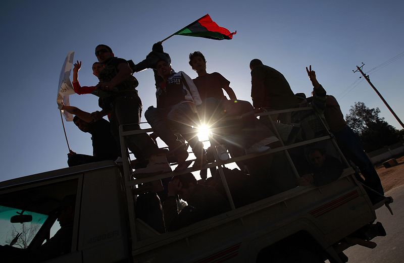 Una coalición dividida debate en Catar el rumbo de la intervención militar en Libia