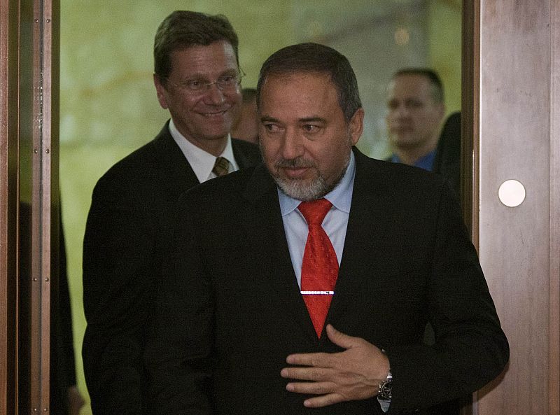 La Fiscalía israelí imputa varios delitos al ministro de Exteriores