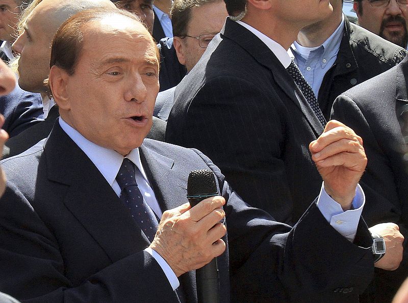Berlusconi promete no presentarse a la reelección en 2013 y propone a Alfano como su sucesor