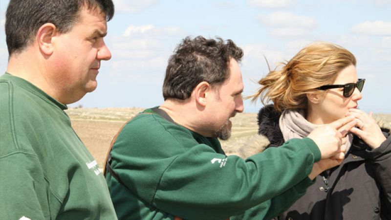 La actriz Manuela Velasco visita el santuario de rapaces de WWF en Segovia