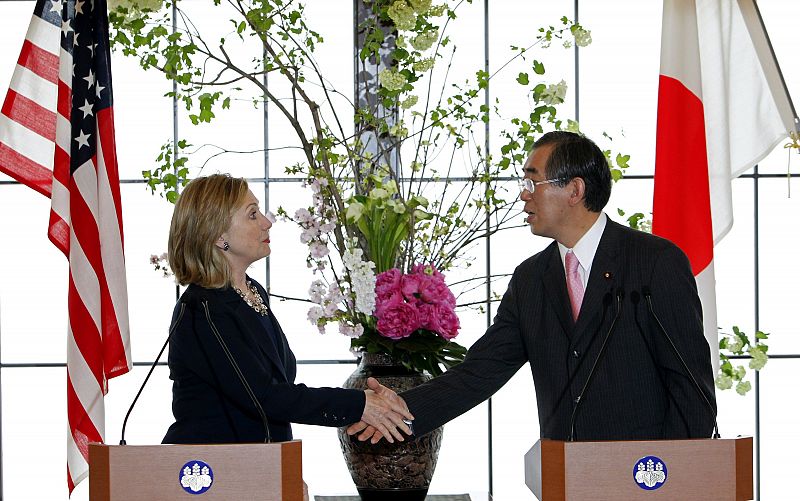 Hilary Clinton ofrece el apoyo de EE.UU. a la reconstrucción de Japón
