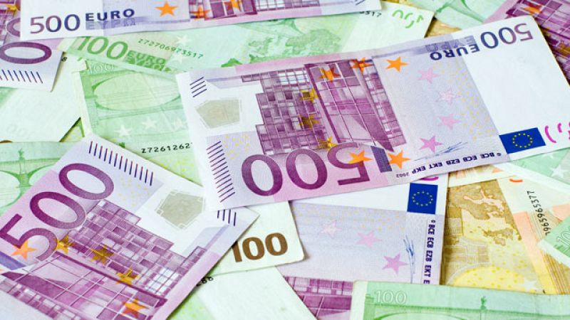 El Tesoro adjudica 4.600 millones en deuda, aunque eleva bastante el interés