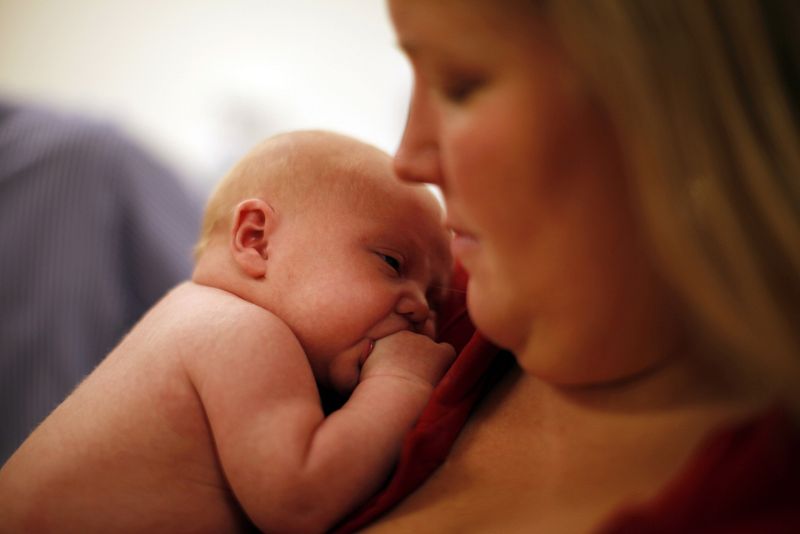 La edad media de maternidad en España ascendió a 31,06 años en el primer trimestre de 2011