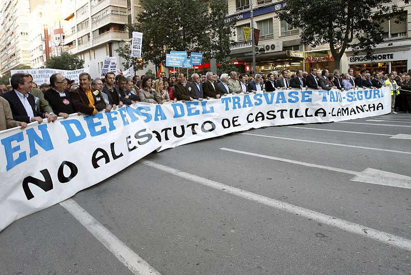 La dureza de la crisis y el desempleo, principales enemigos de Valcárcel en la Región de Murcia