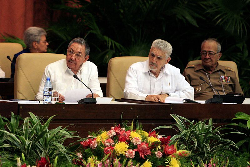 Fidel Castro confirma su renuncia a la dirección del Partido Comunista Cubano