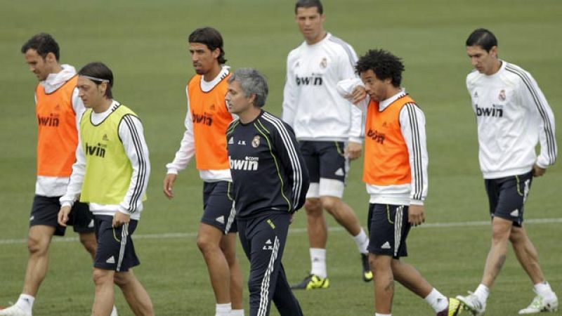 Guardiola y Mourinho van con todos sus efectivos