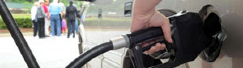 Nuevo récord del precio de la gasolina que eleva a 68 euros el depósito medio en Semana Santa