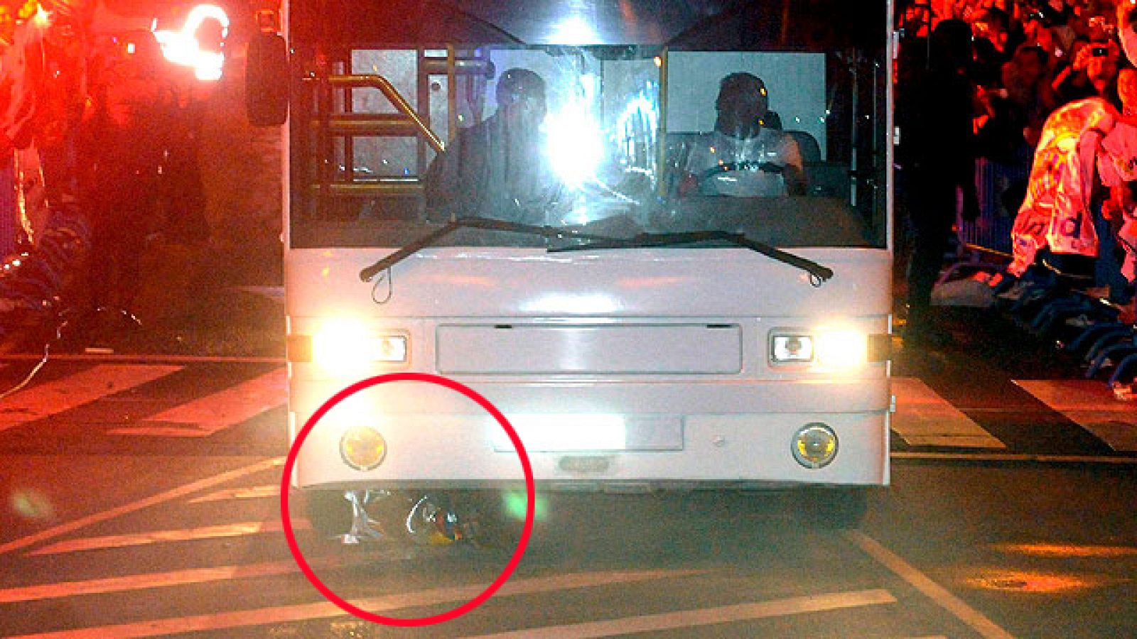 La Copa del Rey, atropellada por el autobús del Real Madrid.