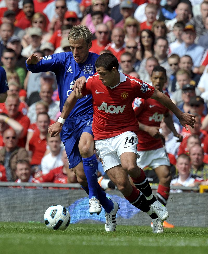 Chicharito acerca al United al título y Maxi propicia el festín del Liverpool