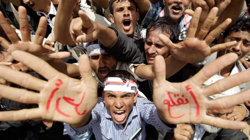 Las protestas continúan en Yemen a pesar de la oferta del presidente de abandonar el poder