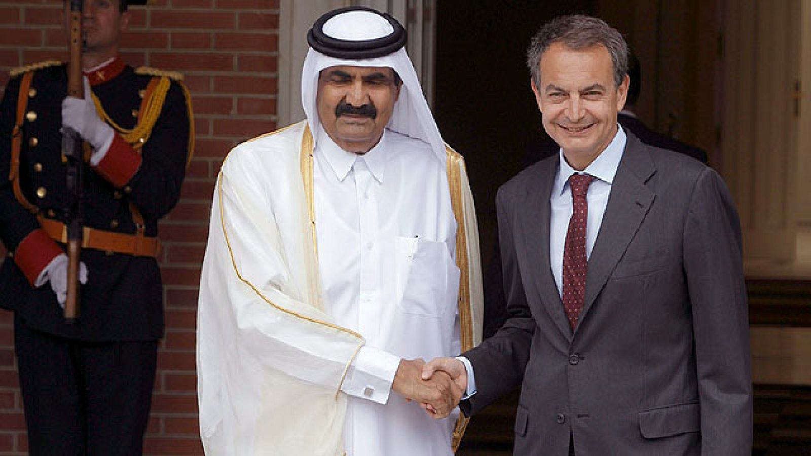 Catar ratifica su intención de invertir al menos 300 millones en cajas de ahorros españolas