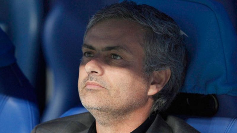 La UEFA podría imponer una sanción ejemplar a Mourinho por su comportamiento en el clásico