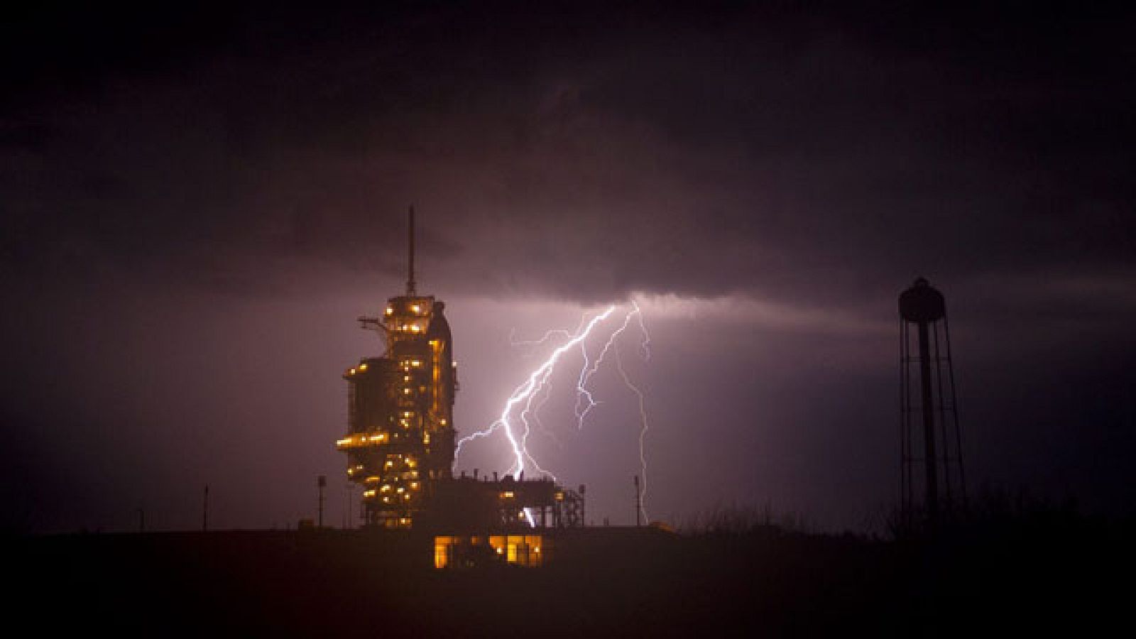 El Endeavour llevará un experimento español en su última misión