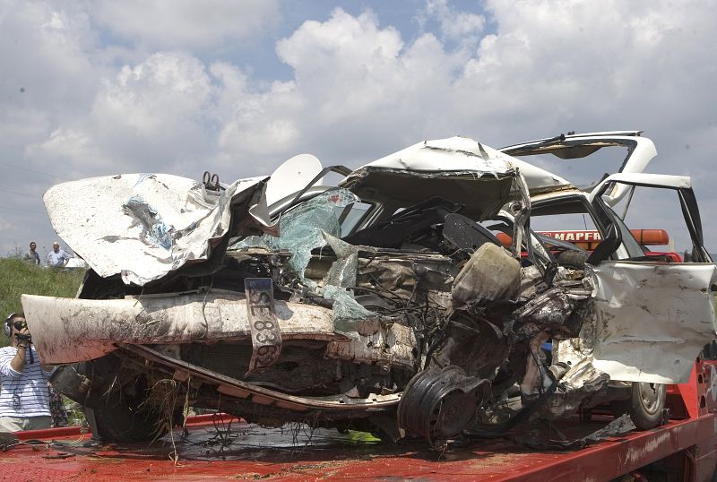 Una colisión frontal entre dos turismos en Sevilla deja cuatro muertos y una herida grave