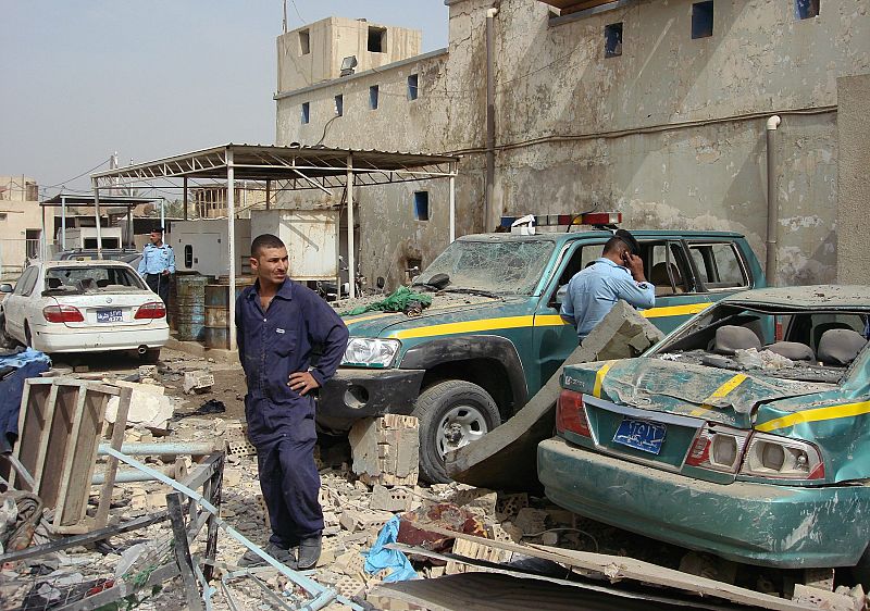 Un atentado suicida contra una comisaría en Irak deja 25 muertos y 75 heridos