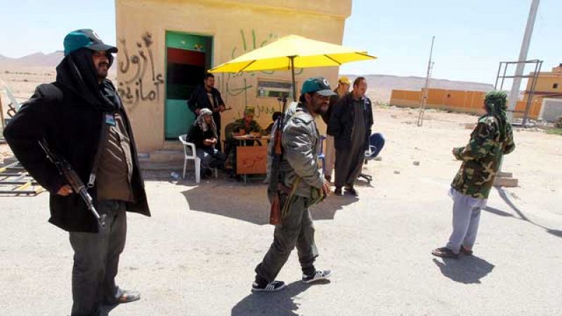 El Grupo de Contacto sobre Libia aprueba un mecanismo financiero de ayuda a los rebeldes