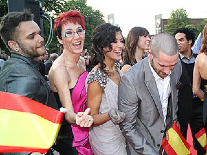 Lucía Pérez brilla en la fiesta de bienvenida de Eurovisión 2011