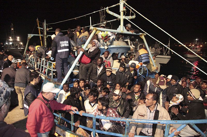 Denuncian que la OTAN dejó morir a 61 inmigrantes africanos en el Mediterráneo